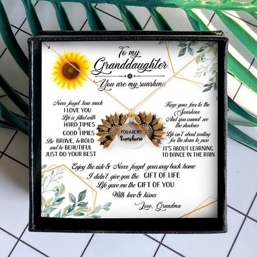 NEVER FORGET HOW MUCH I LOVE YOU - NECKLACE FOR GRANDDAUGHTER
